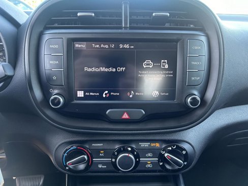 Used 2022 Kia Soul LX image 13