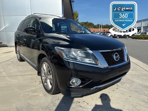 Used 2016 Nissan Pathfinder Platinum image 1