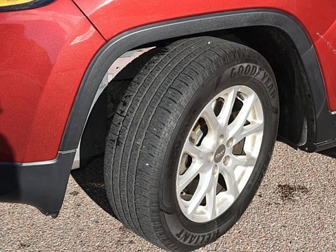Used 2016 Jeep Cherokee Latitude w/ Comfort & Sound Group image 8