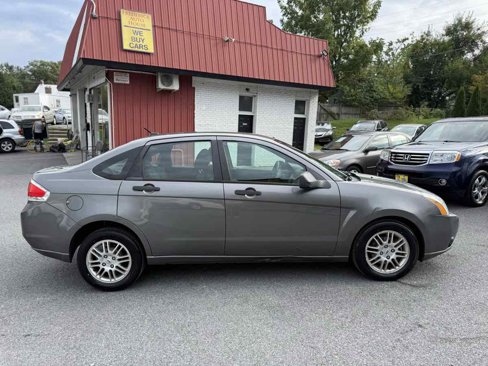 Used 2010 Ford Focus SE image 8