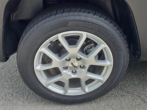 Used 2022 Jeep Renegade Latitude image 9