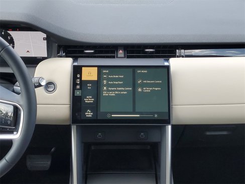 Used 2024 Land Rover Discovery Sport S image 30