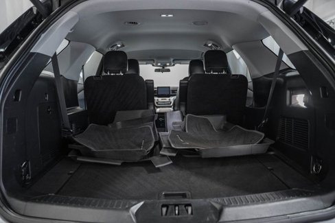 Used 2022 Ford Explorer XLT w/ Equipment Group 202A image 13