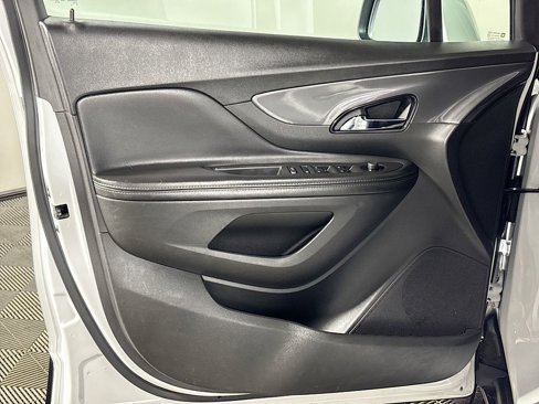 Used 2021 Buick Encore Preferred image 10