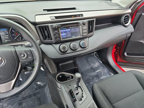 Used 2017 Toyota RAV4 LE image 19