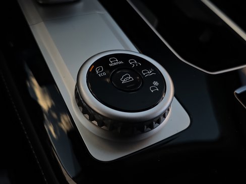 New 2025 Mitsubishi Outlander SE image 18