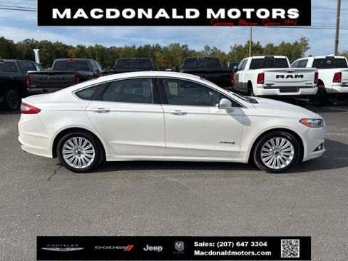 Used 2016 Ford Fusion SE w/ Equipment Group 502A image 4