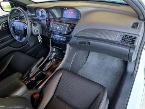 Used 2017 Honda Accord Sport image 20