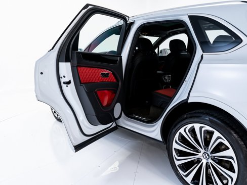 Certified 2022 Bentley Bentayga image 20