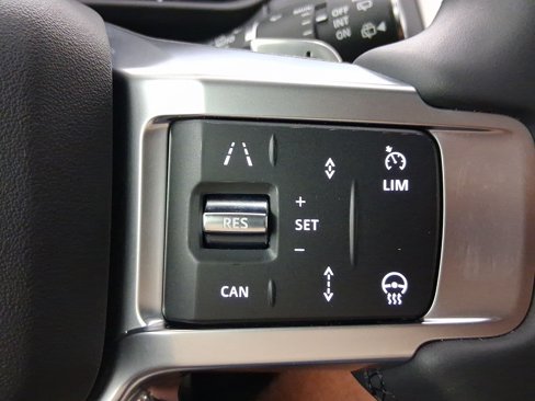 Used 2024 Land Rover Discovery Dynamic SE image 16