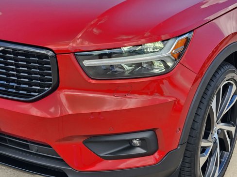 Used 2021 Volvo XC40 T5 R-Design w/ Advanced Package image 11