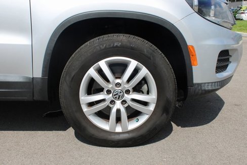 Used 2017 Volkswagen Tiguan S image 40