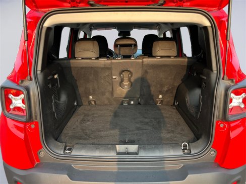 Used 2018 Jeep Renegade Latitude w/ Popular Equipment Group image 19