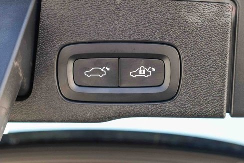 Used 2023 Volvo XC60 B6 Ultimate w/ Protection Package Premier image 27