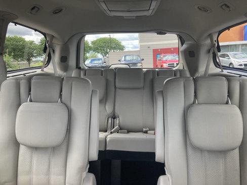 Used 2013 Chrysler Town & Country Touring-L w/ Premium Group image 18