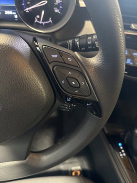 Used 2022 Toyota C-HR XLE image 35