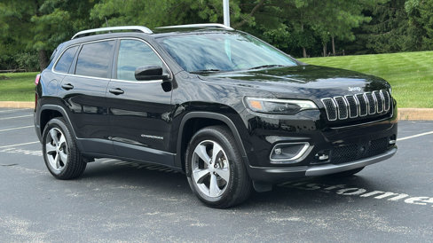 Used 2021 Jeep Cherokee Limited w/ Elite Package image 2