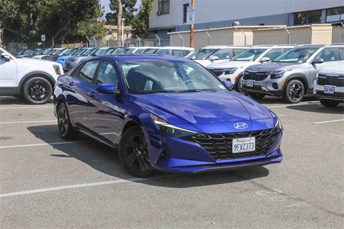 Used 2023 Hyundai Elantra SEL image 2
