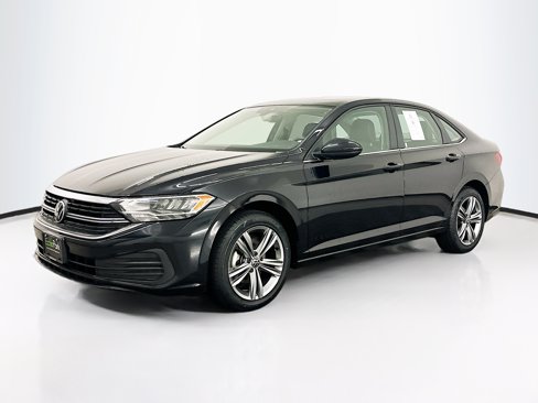 Used 2024 Volkswagen Jetta SE image 3