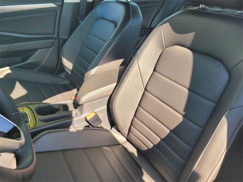 Used 2024 Volkswagen Jetta SE image 13