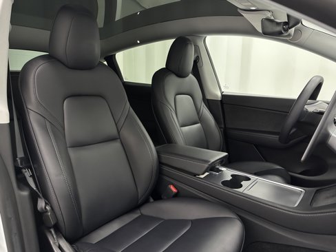 Used 2021 Tesla Model Y Long Range image 17