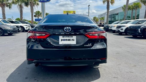 Used 2022 Toyota Camry LE image 9