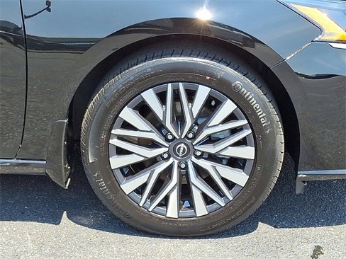 Used 2023 Nissan Altima 2.5 SV w/ SV Premium Package image 8