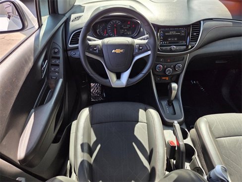 Used 2018 Chevrolet Trax LT w/ LT Convenience Package image 12