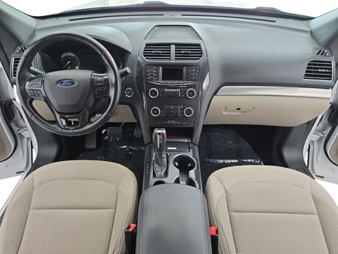 Used 2018 Ford Explorer XLT image 9