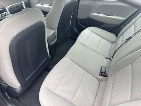Used 2020 Hyundai Elantra SE image 28