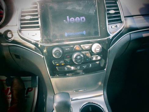 Used 2019 Jeep Grand Cherokee Limited w/ Luxury Group II image 4