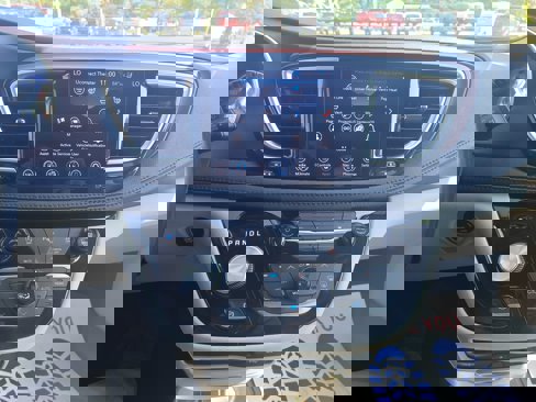 Used 2019 Chrysler Pacifica Limited image 27