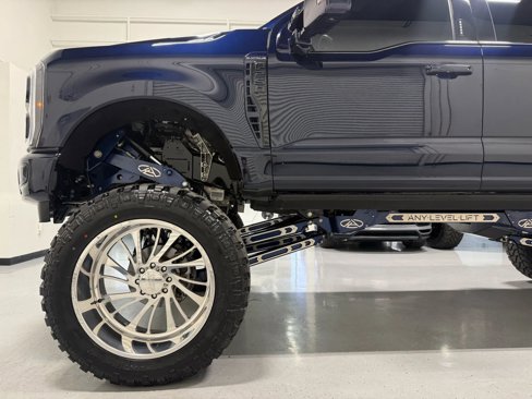 Used 2023 Ford F250 Platinum image 9