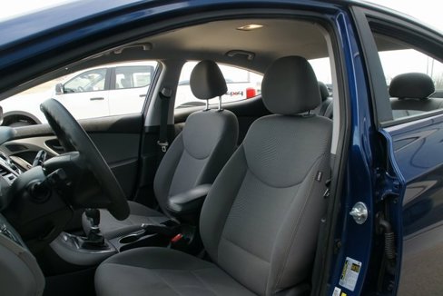 Used 2016 Hyundai Elantra SE image 2