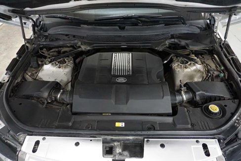 Used 2016 Land Rover Range Rover HSE image 12