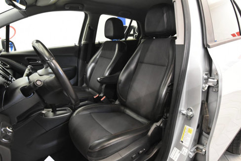 Used 2021 Chevrolet Trax LT w/ Sport Edition image 11