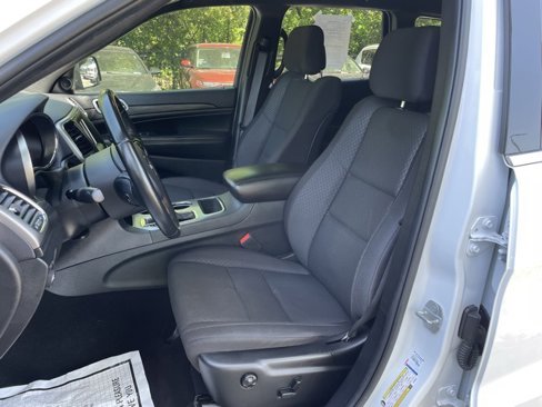 Used 2020 Jeep Grand Cherokee Laredo image 20