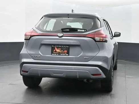 Used 2023 Nissan Kicks SV image 8
