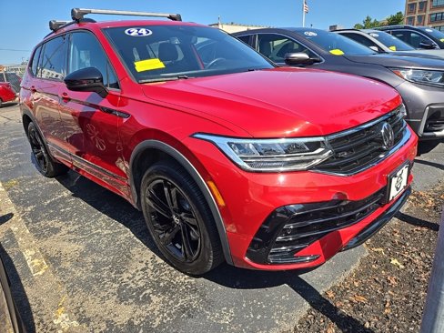 Used 2024 Volkswagen Tiguan SE R-Line image 2