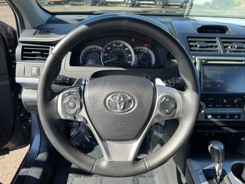 Used 2014 Toyota Camry L image 17