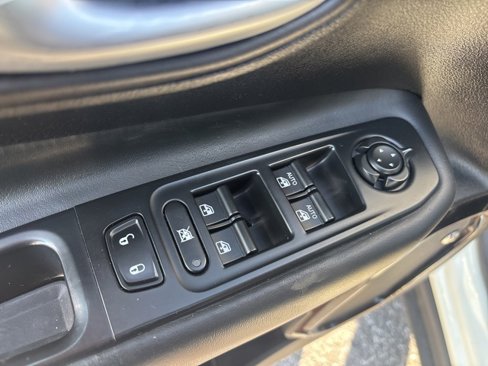 Used 2017 Jeep Renegade Altitude image 13