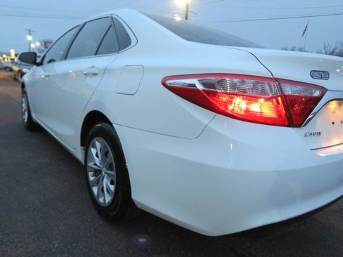 Used 2017 Toyota Camry LE image 13