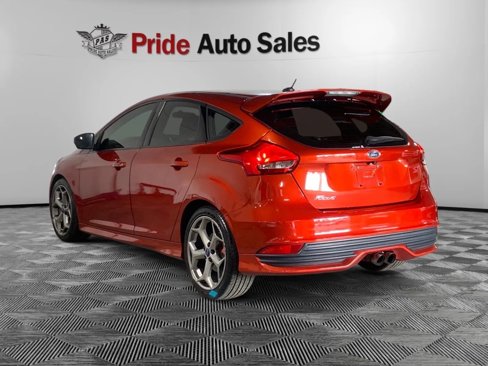 Used 2018 Ford Focus ST image 5