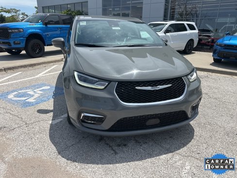 Used 2022 Chrysler Pacifica Touring-L image 8