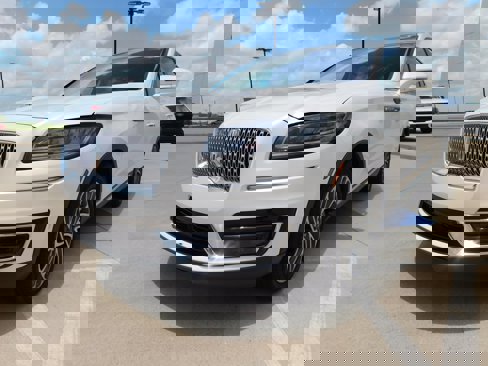 Used 2019 Lincoln Nautilus Reserve image 3