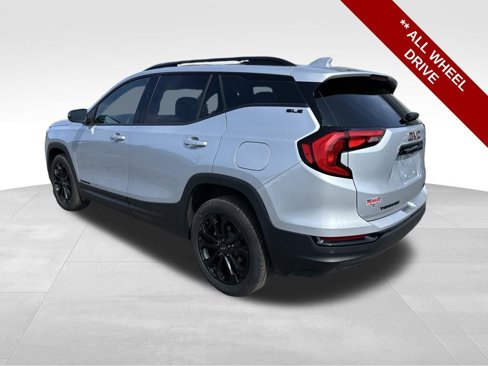 Used 2020 GMC Terrain SLE w/ Driver Convenience Package image 3