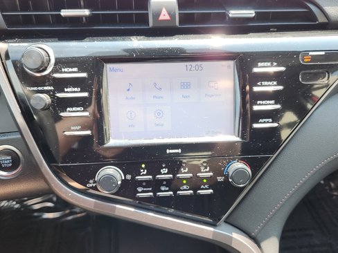 Used 2020 Toyota Camry LE image 14