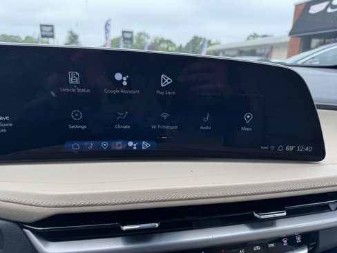 Certified 2024 Cadillac XT4 Luxury w/ Cold Weather Package image 18