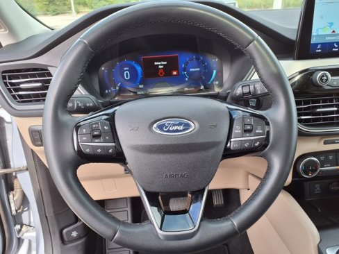Used 2022 Ford Escape SEL w/ Technology Package image 16