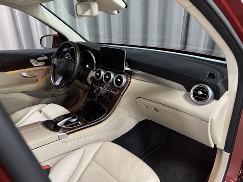 Used 2017 Mercedes-Benz GLC 300 4MATIC image 9